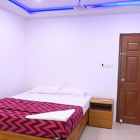 Phils' Residency & Banquets Hotel Kochi Kültér fotó
