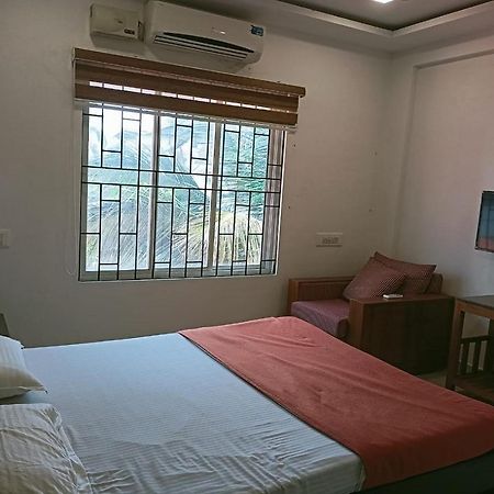 Phils' Residency & Banquets Hotel Kochi Kültér fotó