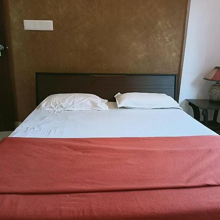 Phils' Residency & Banquets Hotel Kochi Kültér fotó
