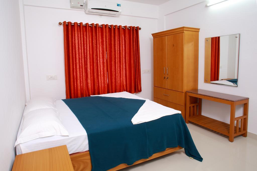 Phils' Residency & Banquets Hotel Kochi Kültér fotó