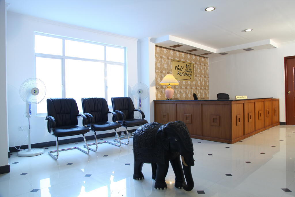 Phils' Residency & Banquets Hotel Kochi Kültér fotó