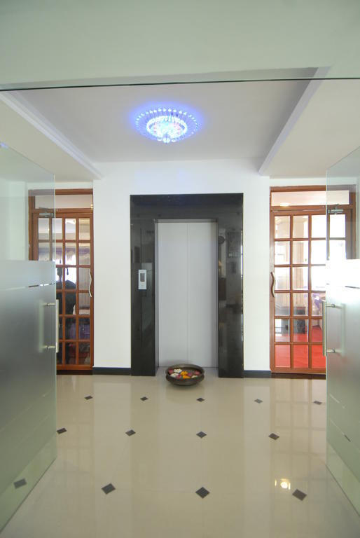 Phils' Residency & Banquets Hotel Kochi Kültér fotó