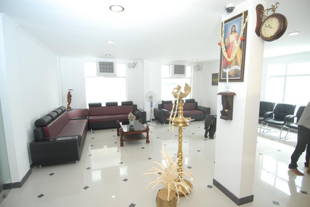 Phils' Residency & Banquets Hotel Kochi Kültér fotó