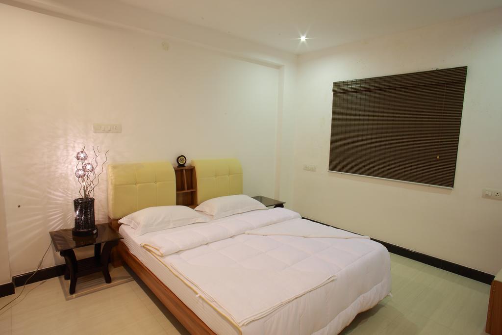Phils' Residency & Banquets Hotel Kochi Szoba fotó