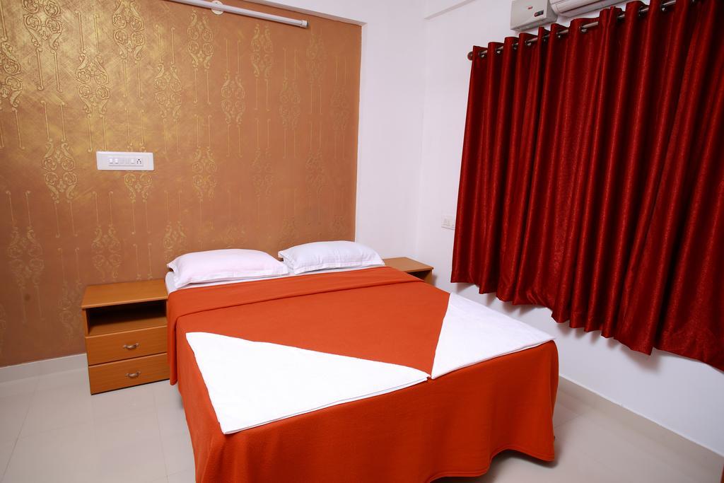 Phils' Residency & Banquets Hotel Kochi Szoba fotó