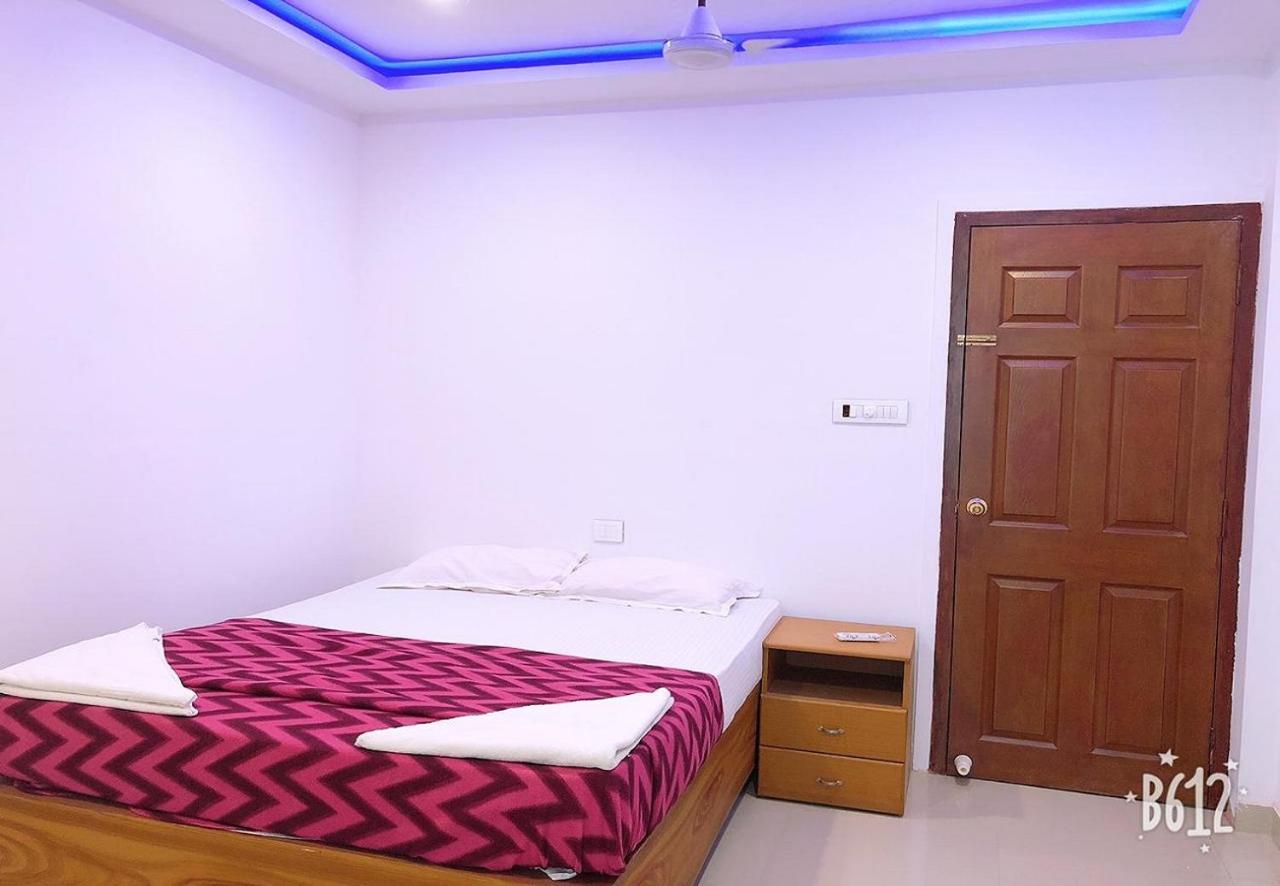 Phils' Residency & Banquets Hotel Kochi Kültér fotó