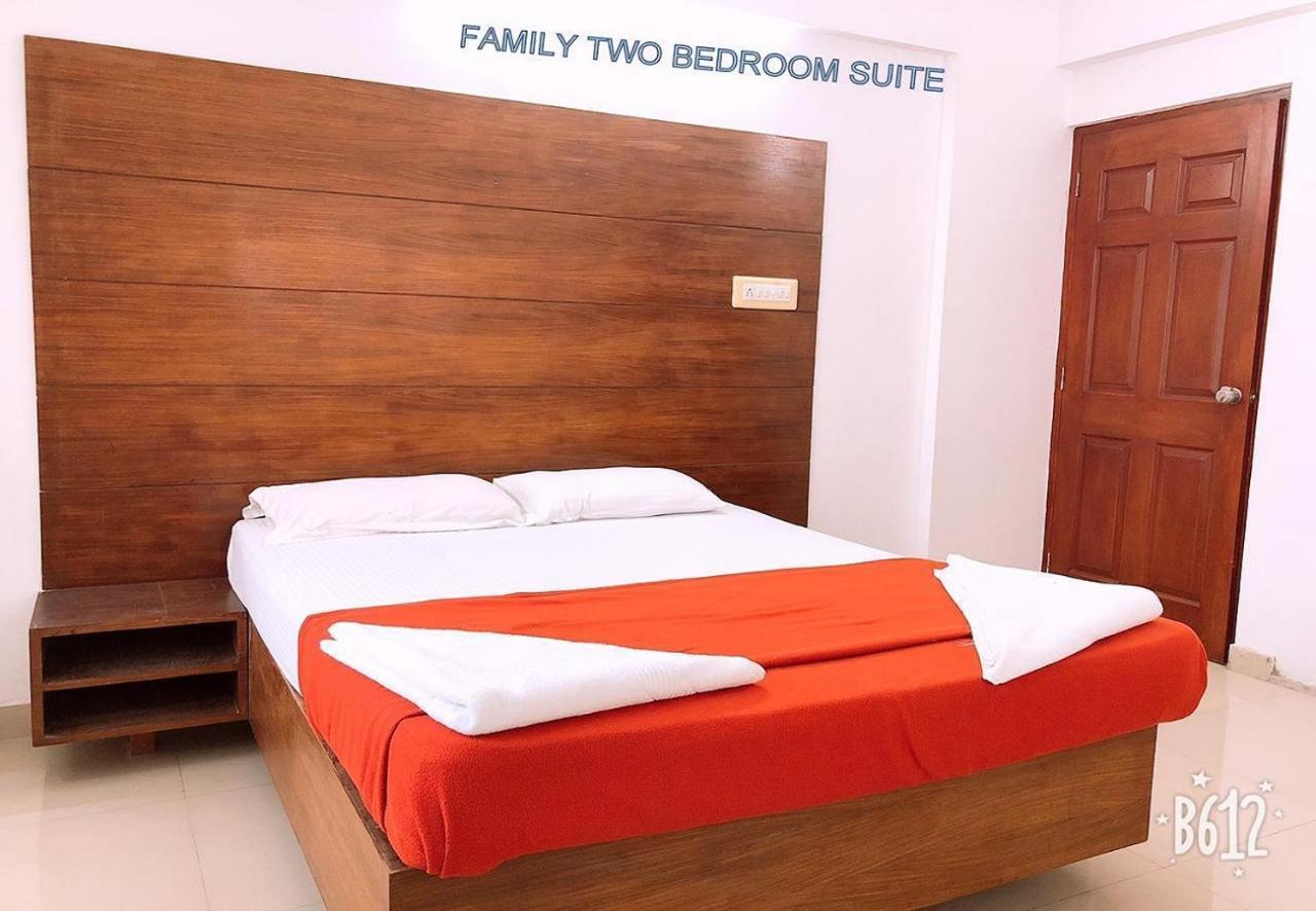 Phils' Residency & Banquets Hotel Kochi Kültér fotó