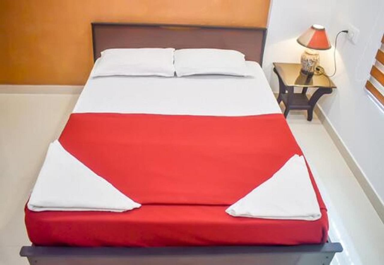 Phils' Residency & Banquets Hotel Kochi Kültér fotó