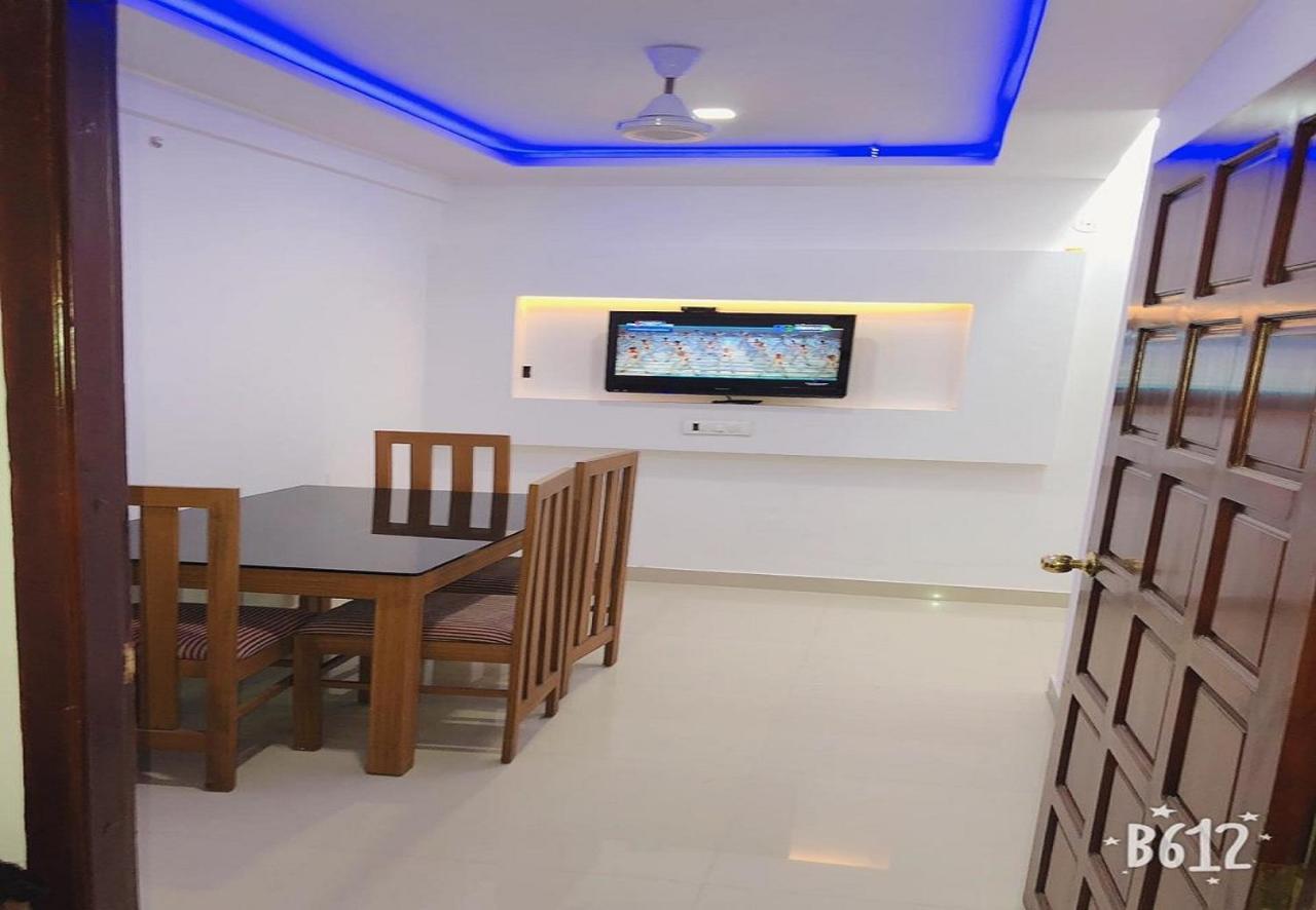 Phils' Residency & Banquets Hotel Kochi Kültér fotó