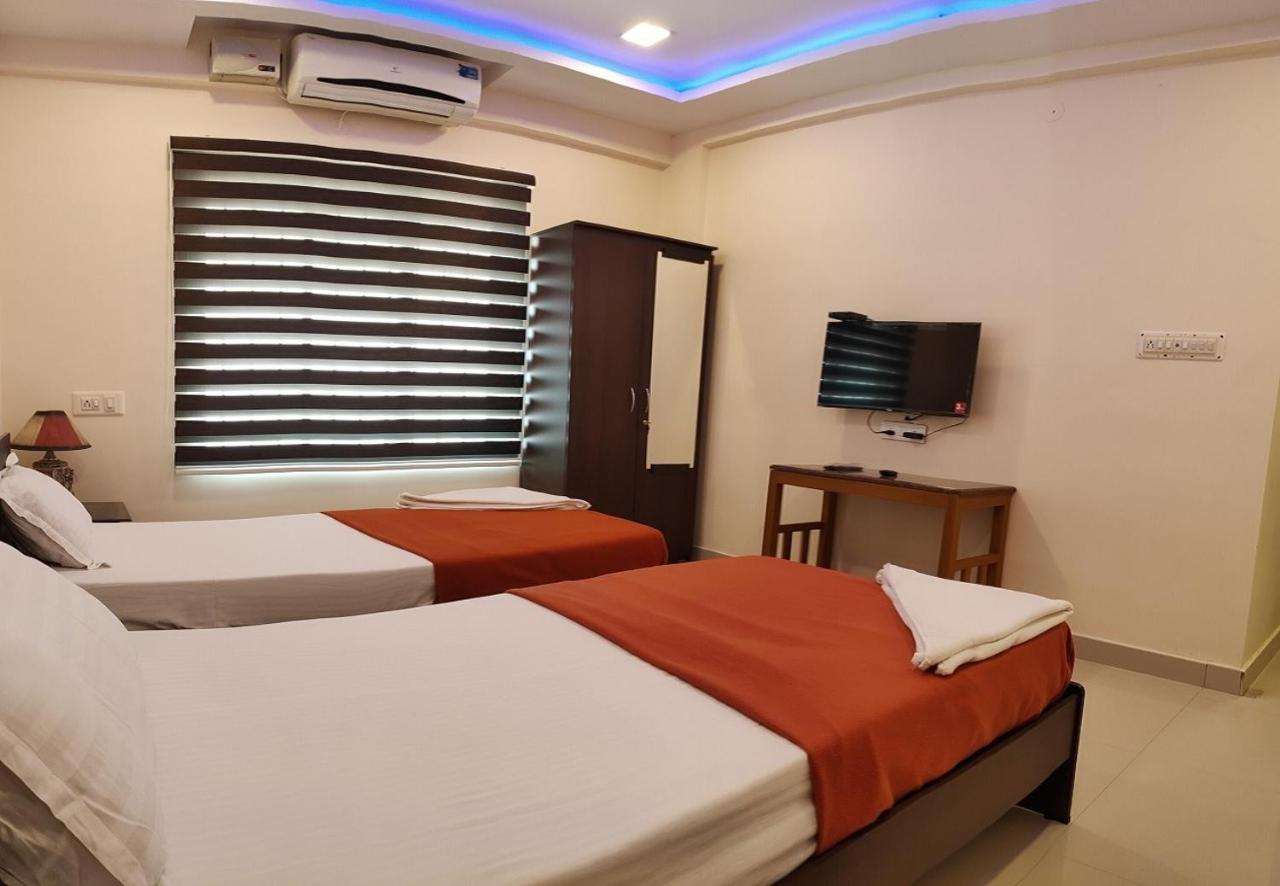 Phils' Residency & Banquets Hotel Kochi Kültér fotó