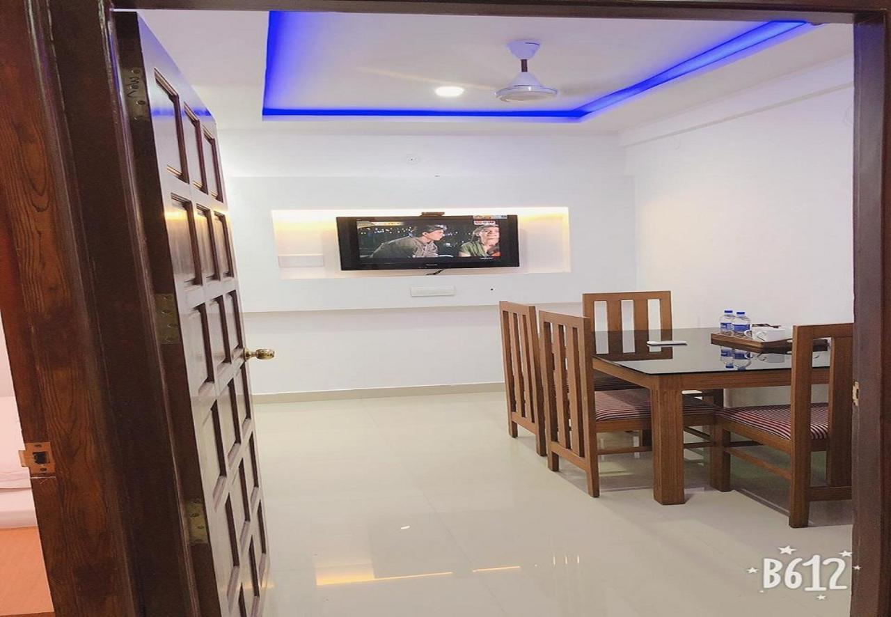 Phils' Residency & Banquets Hotel Kochi Kültér fotó