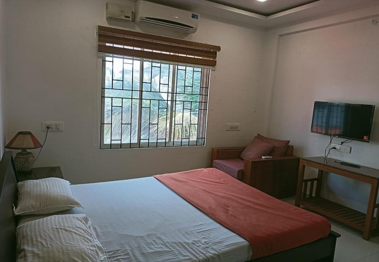 Phils' Residency & Banquets Hotel Kochi Kültér fotó