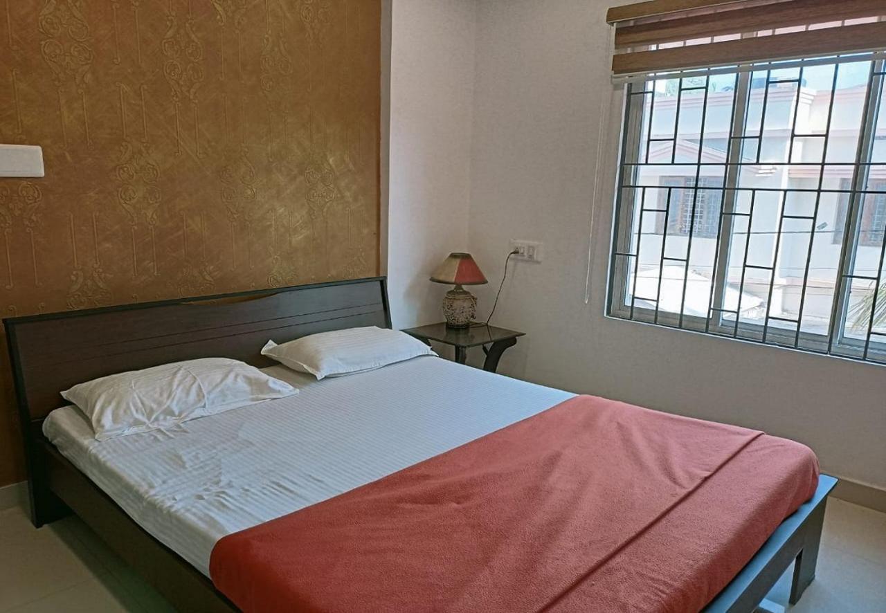 Phils' Residency & Banquets Hotel Kochi Kültér fotó