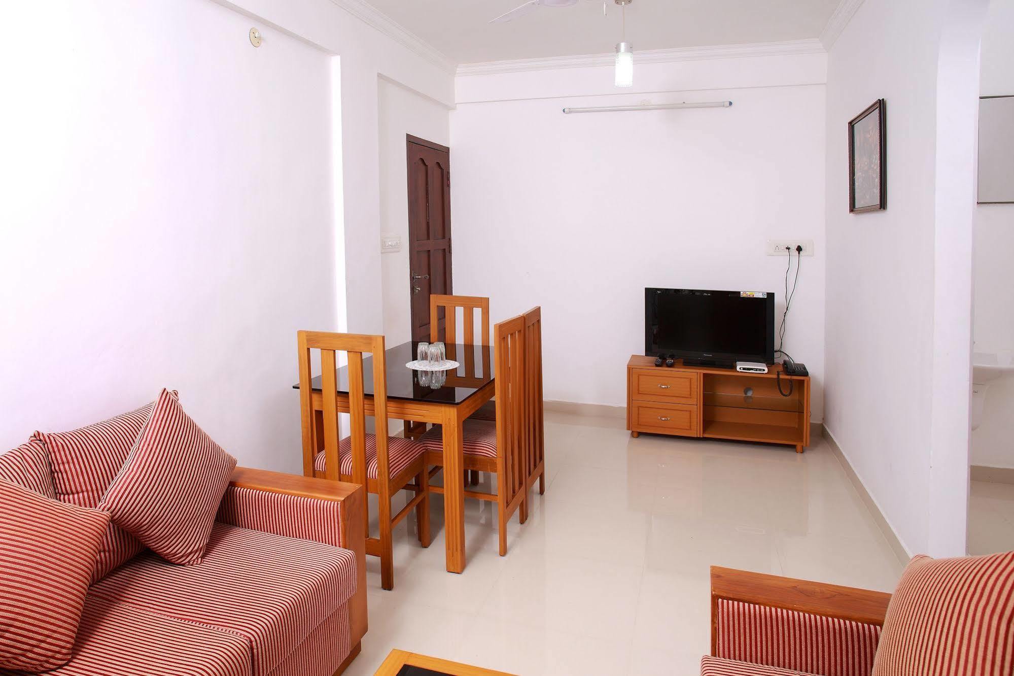 Phils' Residency & Banquets Hotel Kochi Kültér fotó