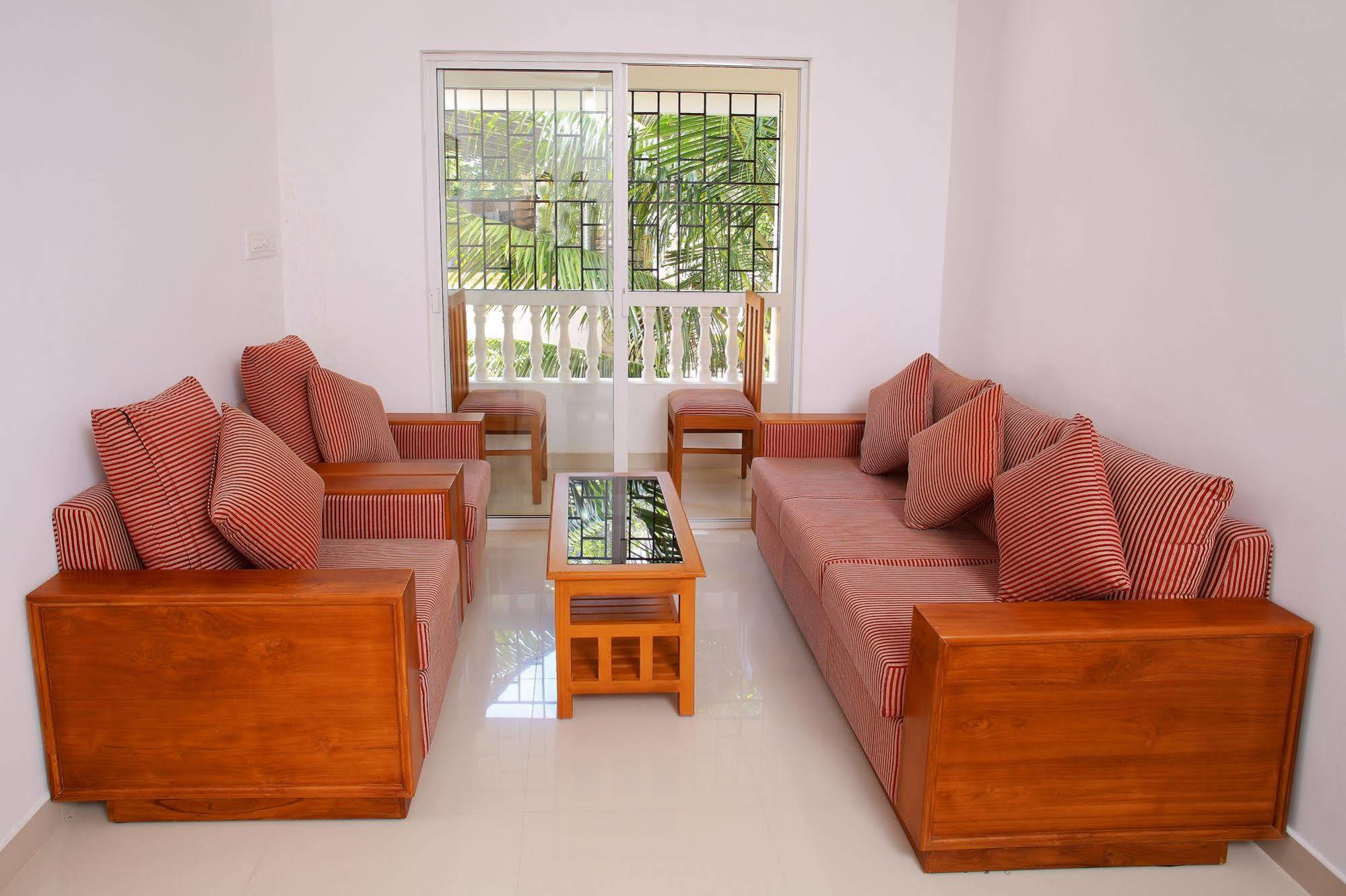 Phils' Residency & Banquets Hotel Kochi Kültér fotó