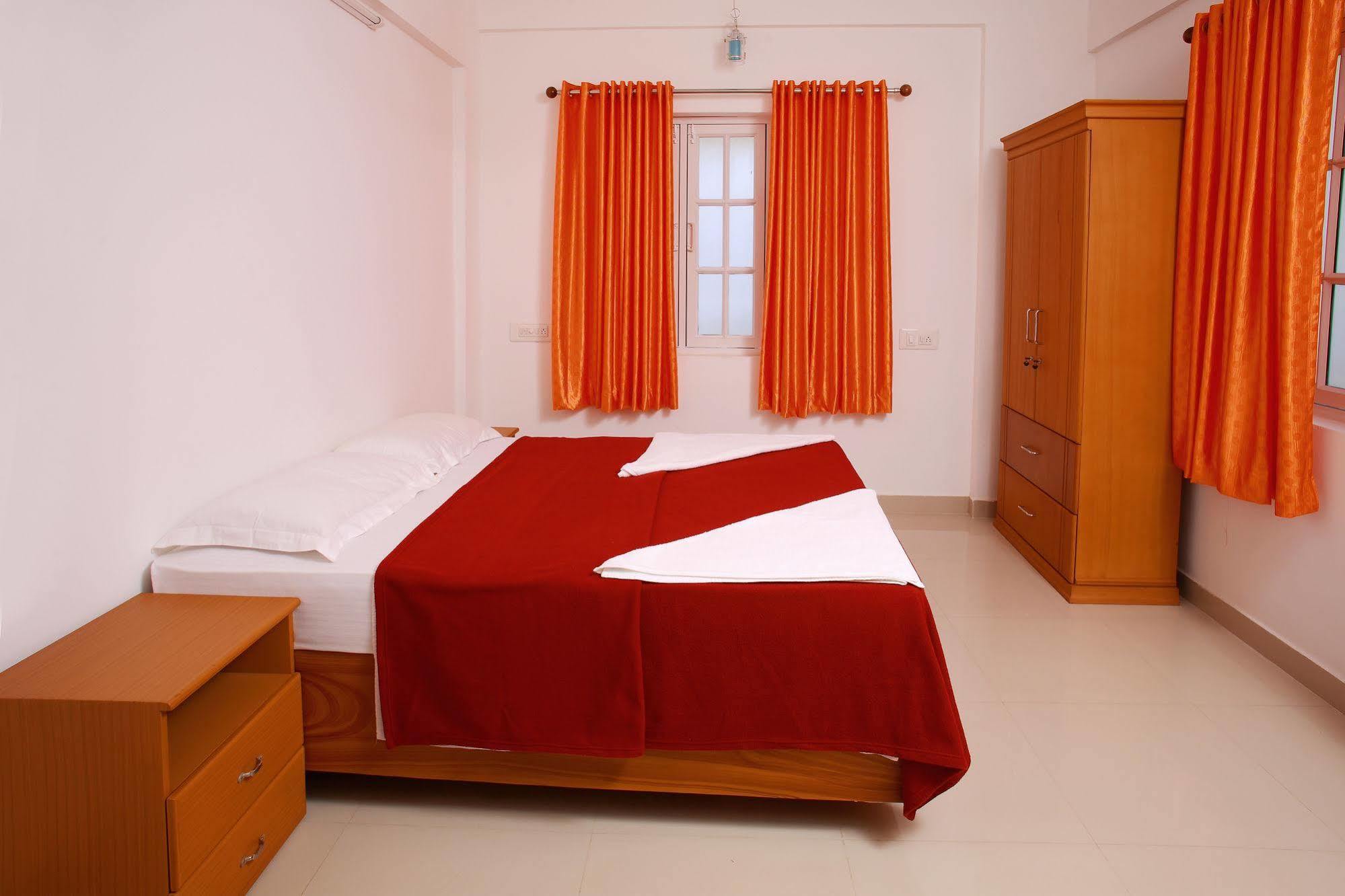 Phils' Residency & Banquets Hotel Kochi Kültér fotó