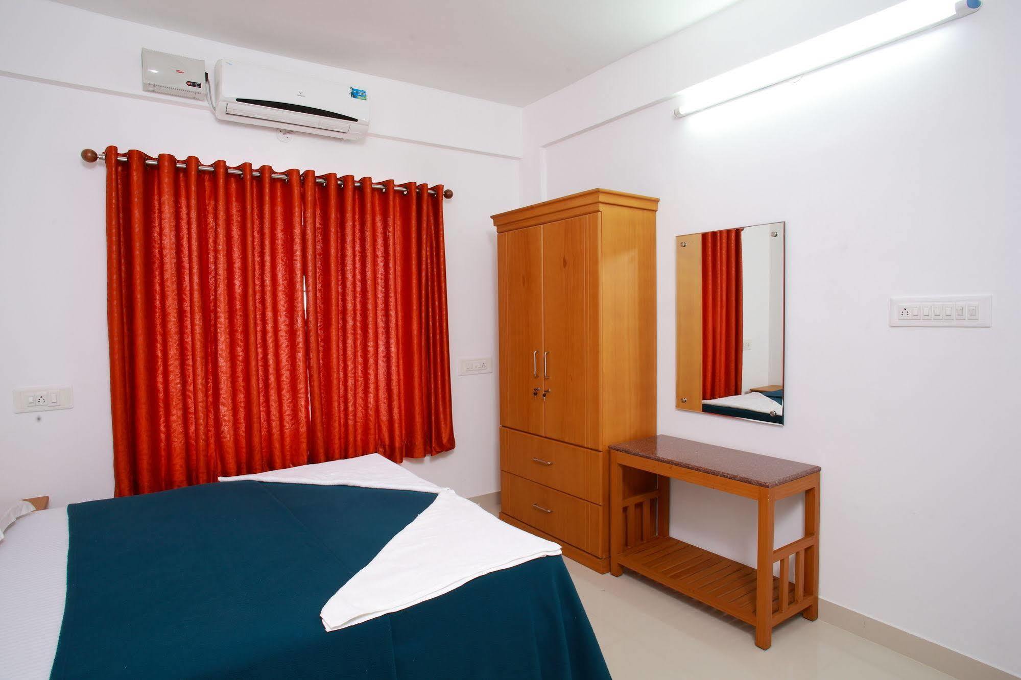 Phils' Residency & Banquets Hotel Kochi Kültér fotó