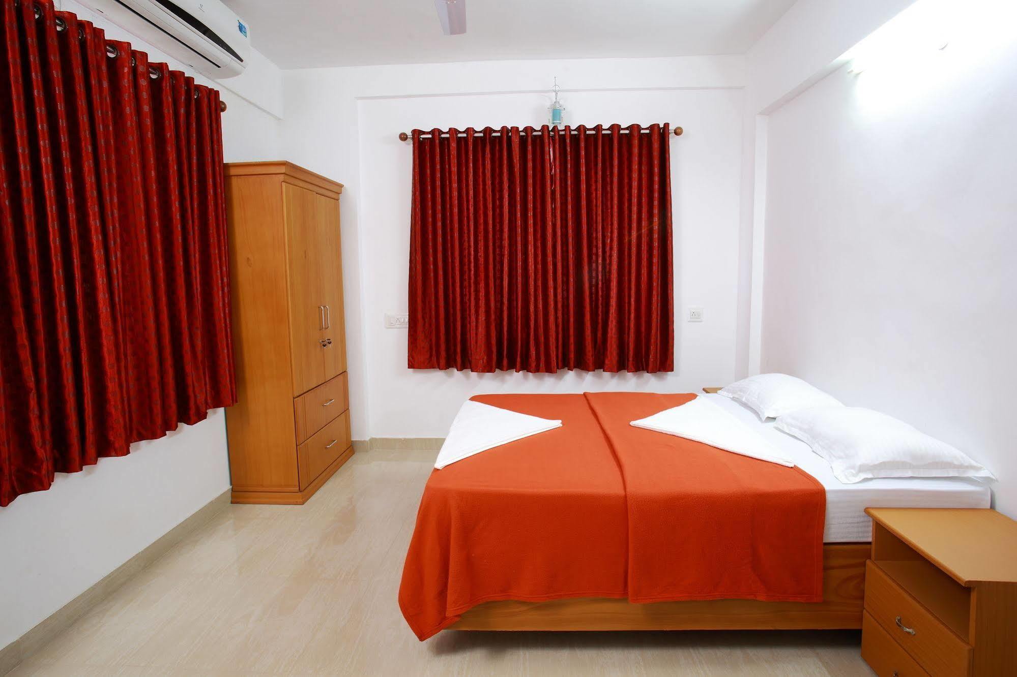 Phils' Residency & Banquets Hotel Kochi Kültér fotó