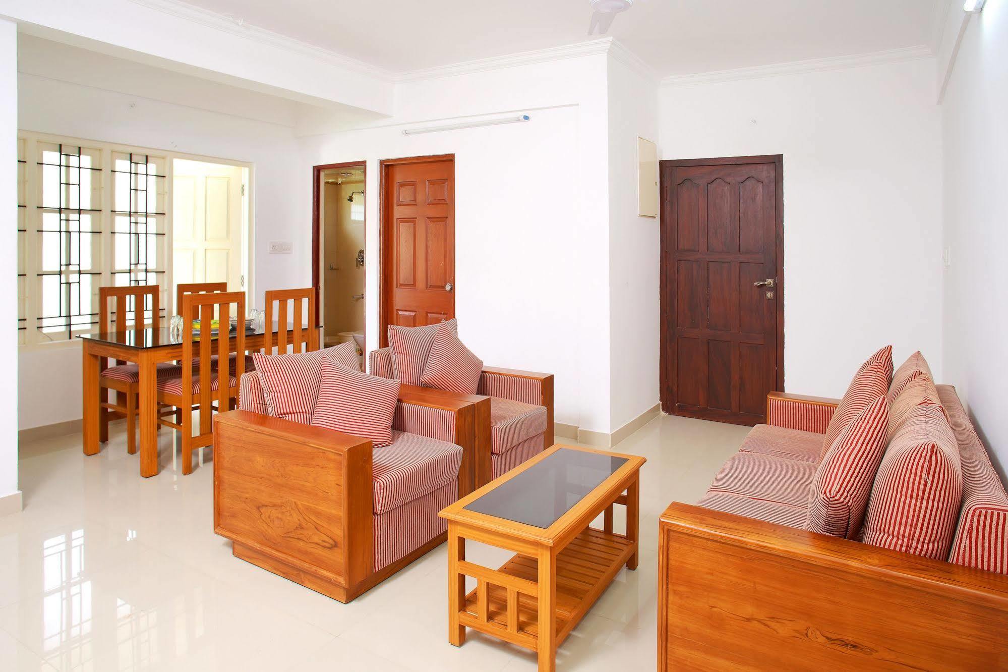 Phils' Residency & Banquets Hotel Kochi Kültér fotó